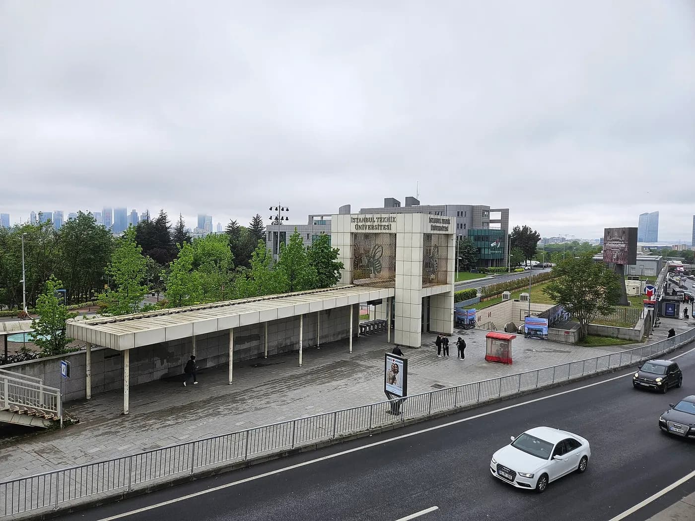جامعة إسطنبول التقنية — İTÜ Maslak kampüsü girişi.jpg